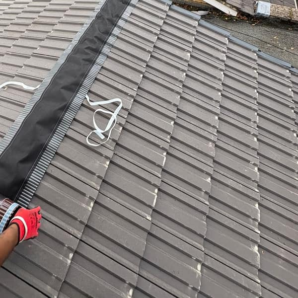 Fitting the dry ridge along the top of the new tiles